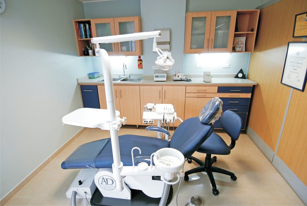 consulting room, dentist, dentist-1639675.jpg